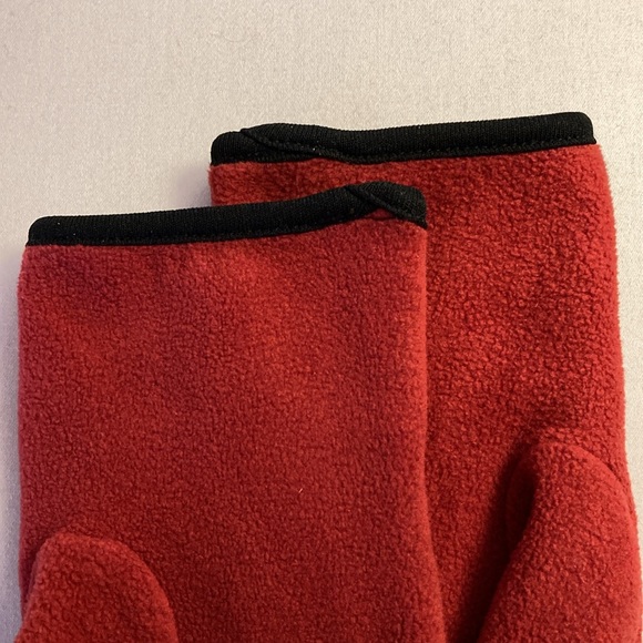 Ladies Wine Coloured Gloves With Black Stretchy Trim - Picture 3 of 8